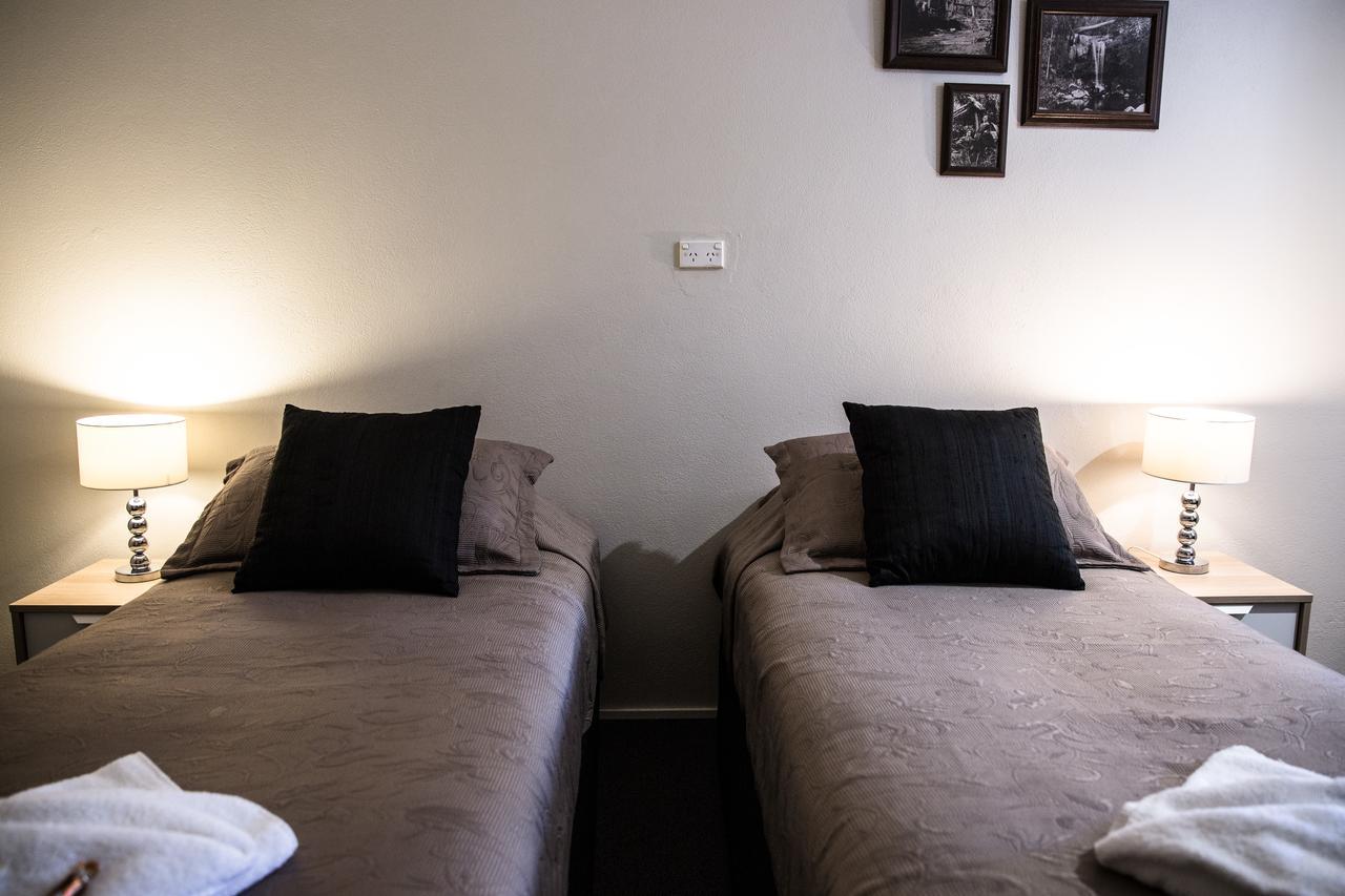 מאונט טאמבורין Tall Trees Motel Mountain Retreat מראה חיצוני תמונה