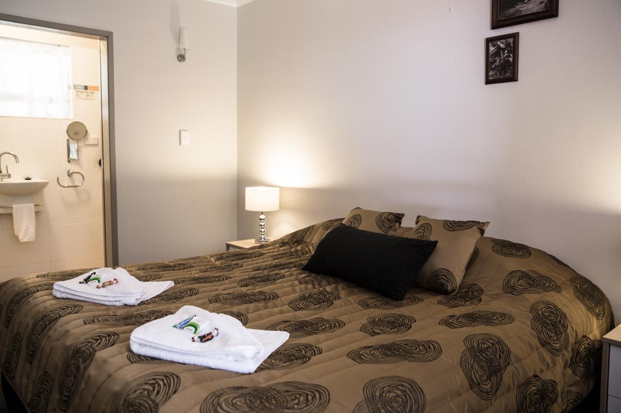מאונט טאמבורין Tall Trees Motel Mountain Retreat מראה חיצוני תמונה